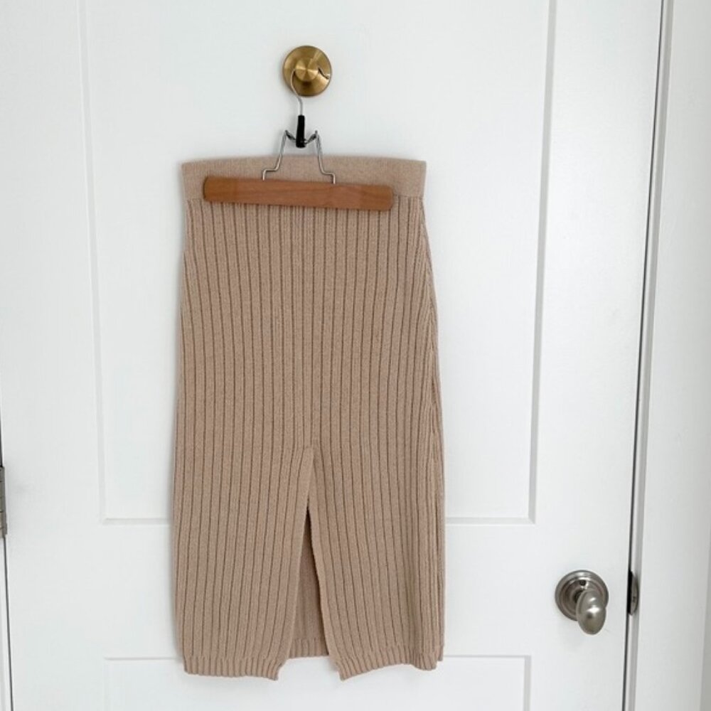 AYNI BEIGE SLEEVELESS SWEATER SET WITH BACK KICK PLEAT - Picture 7 of 8